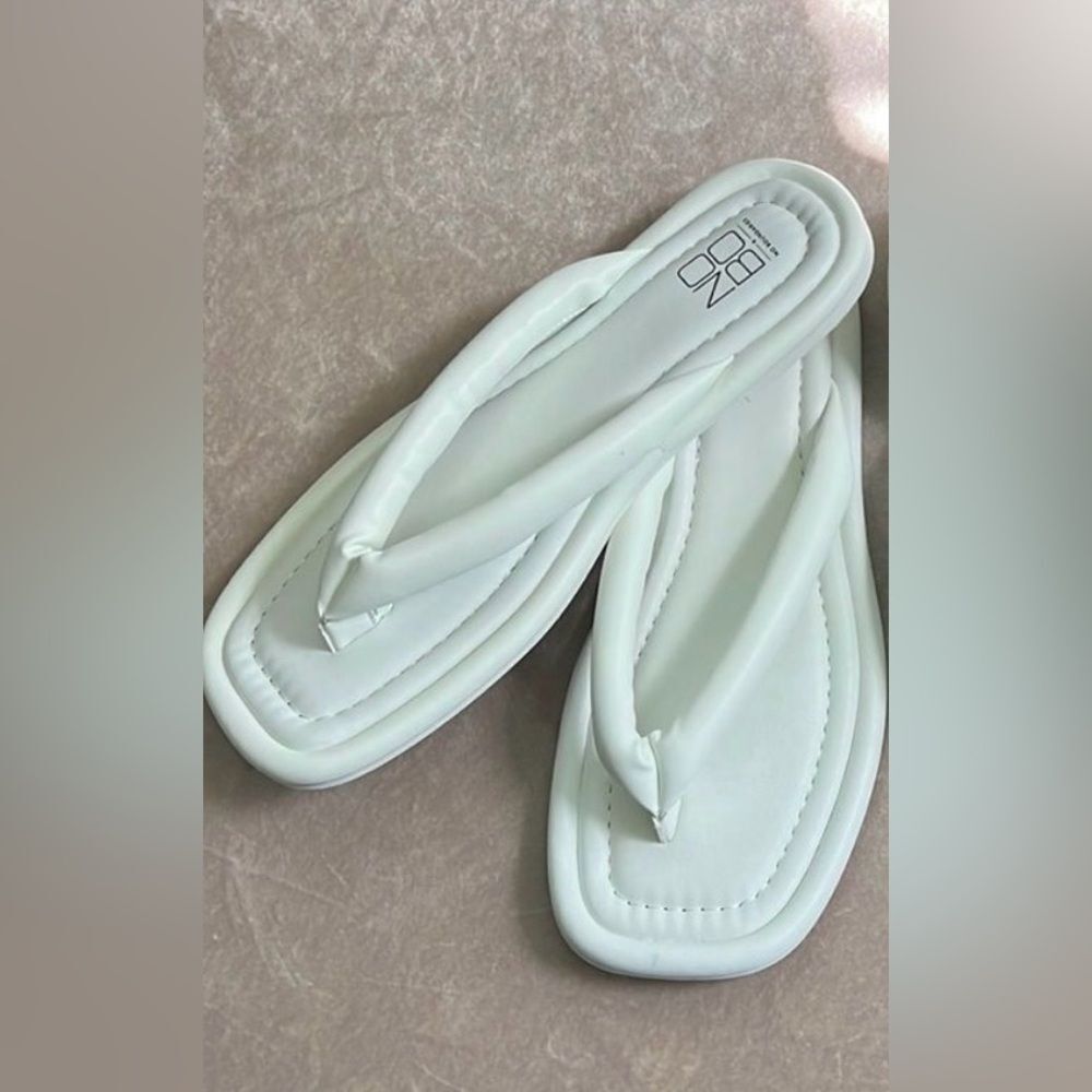NOBO White Square Toe Coastal Sandals Sz 9 LN! - Picture 1 of 3